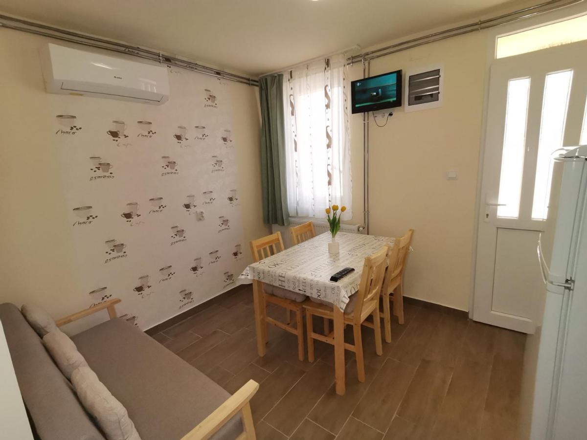 Gyoengyvirag Apartmanhaz Hajdúszoboszló 外观 照片