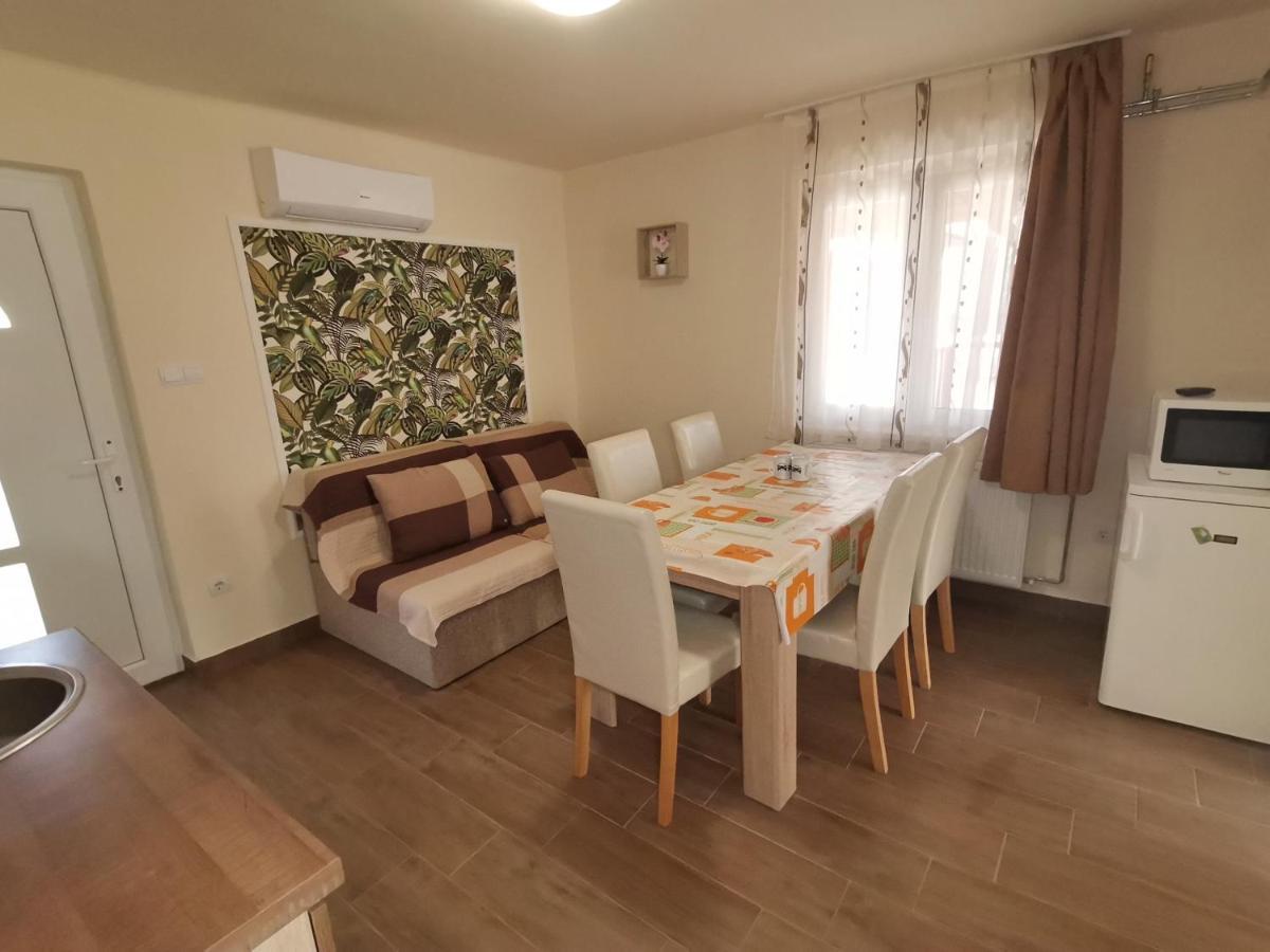 Gyoengyvirag Apartmanhaz Hajdúszoboszló 外观 照片
