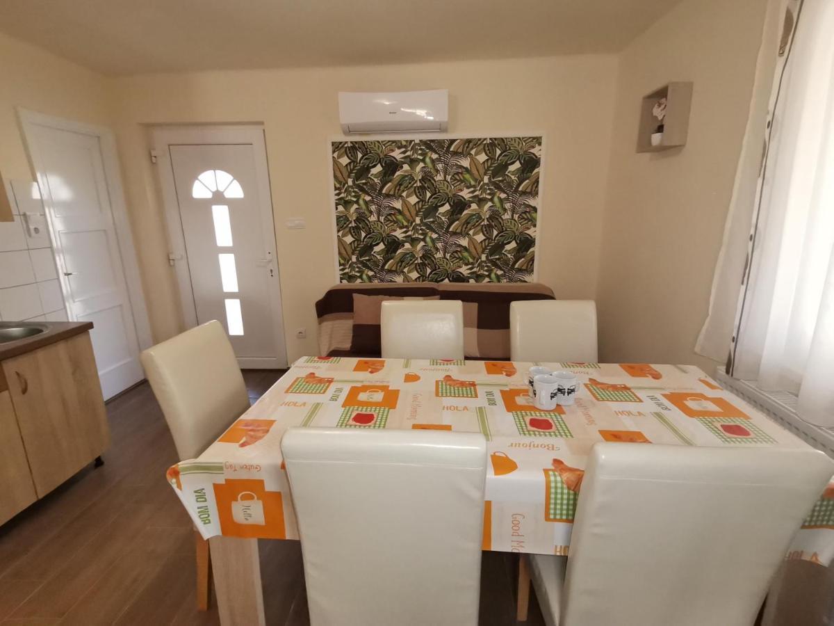 Gyoengyvirag Apartmanhaz Hajdúszoboszló 外观 照片