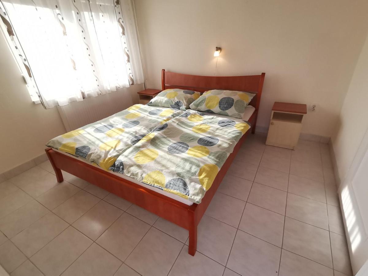 Gyoengyvirag Apartmanhaz Hajdúszoboszló 外观 照片