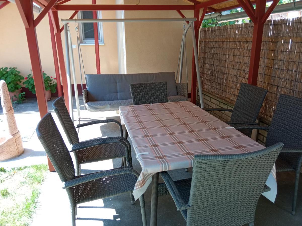 Gyoengyvirag Apartmanhaz Hajdúszoboszló 外观 照片