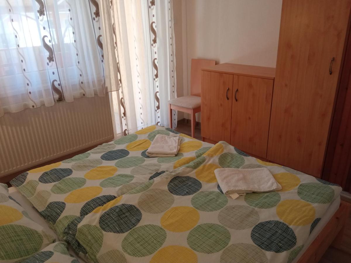 Gyoengyvirag Apartmanhaz Hajdúszoboszló 外观 照片
