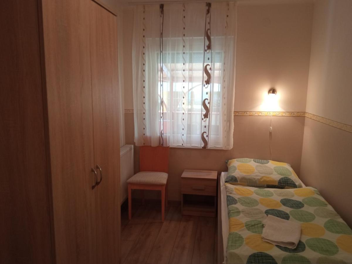 Gyoengyvirag Apartmanhaz Hajdúszoboszló 外观 照片