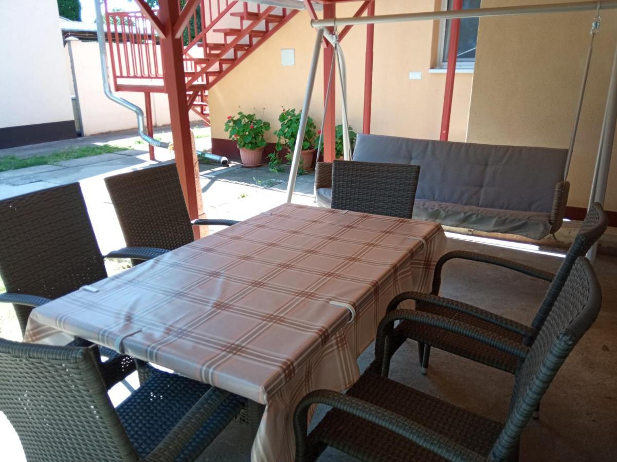 Gyoengyvirag Apartmanhaz Hajdúszoboszló 外观 照片