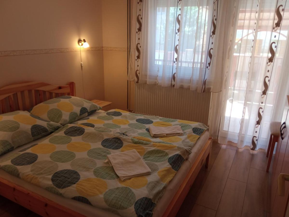 Gyoengyvirag Apartmanhaz Hajdúszoboszló 外观 照片
