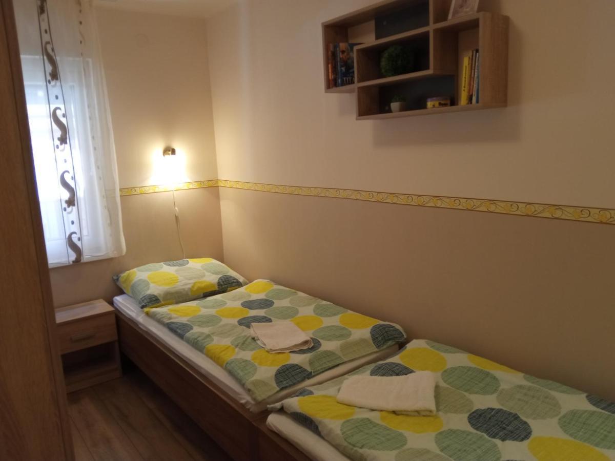 Gyoengyvirag Apartmanhaz Hajdúszoboszló 外观 照片