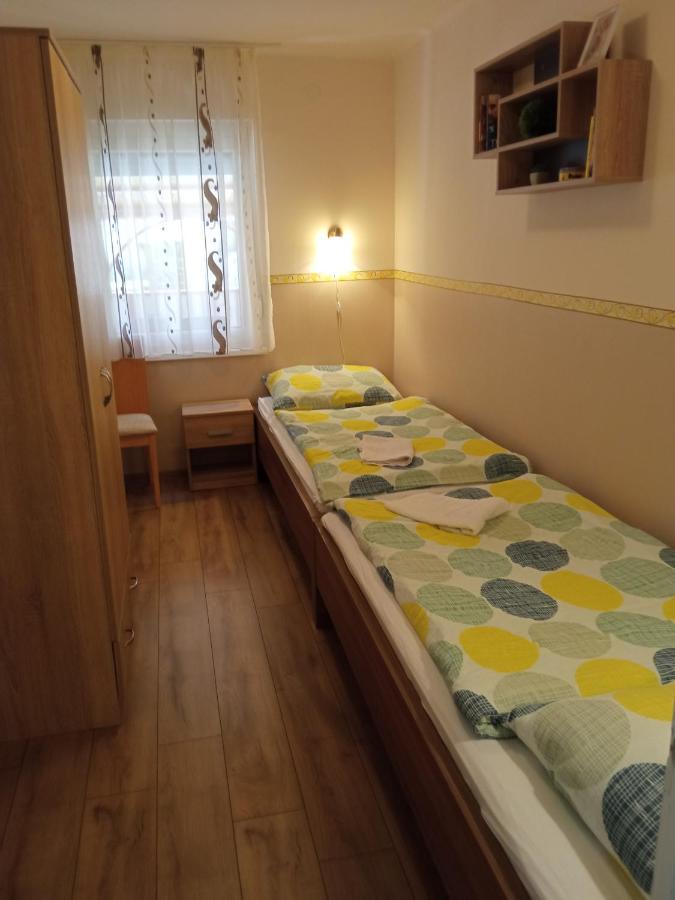 Gyoengyvirag Apartmanhaz Hajdúszoboszló 外观 照片