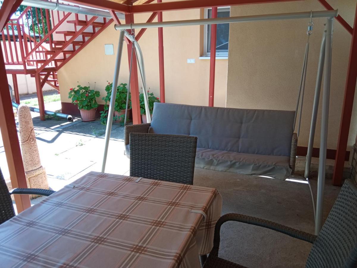 Gyoengyvirag Apartmanhaz Hajdúszoboszló 外观 照片