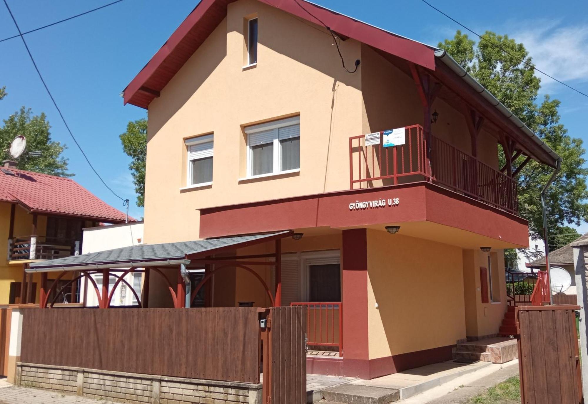 Gyoengyvirag Apartmanhaz Hajdúszoboszló 外观 照片