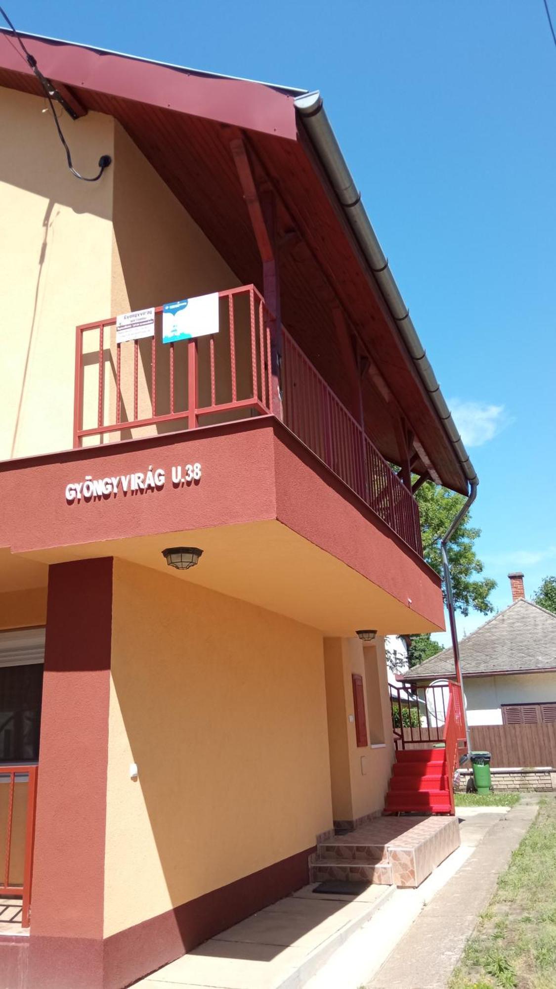 Gyoengyvirag Apartmanhaz Hajdúszoboszló 外观 照片